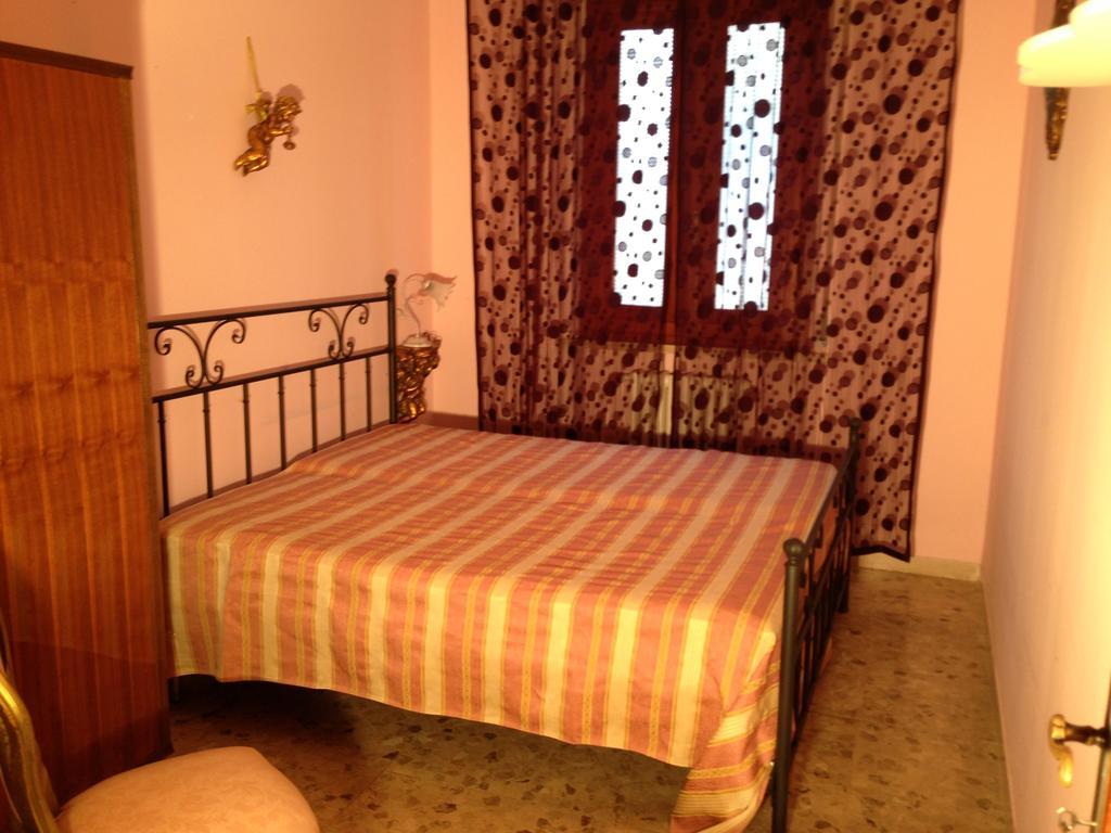 Hotel Stanza Bellaria Pontedera Habitación foto